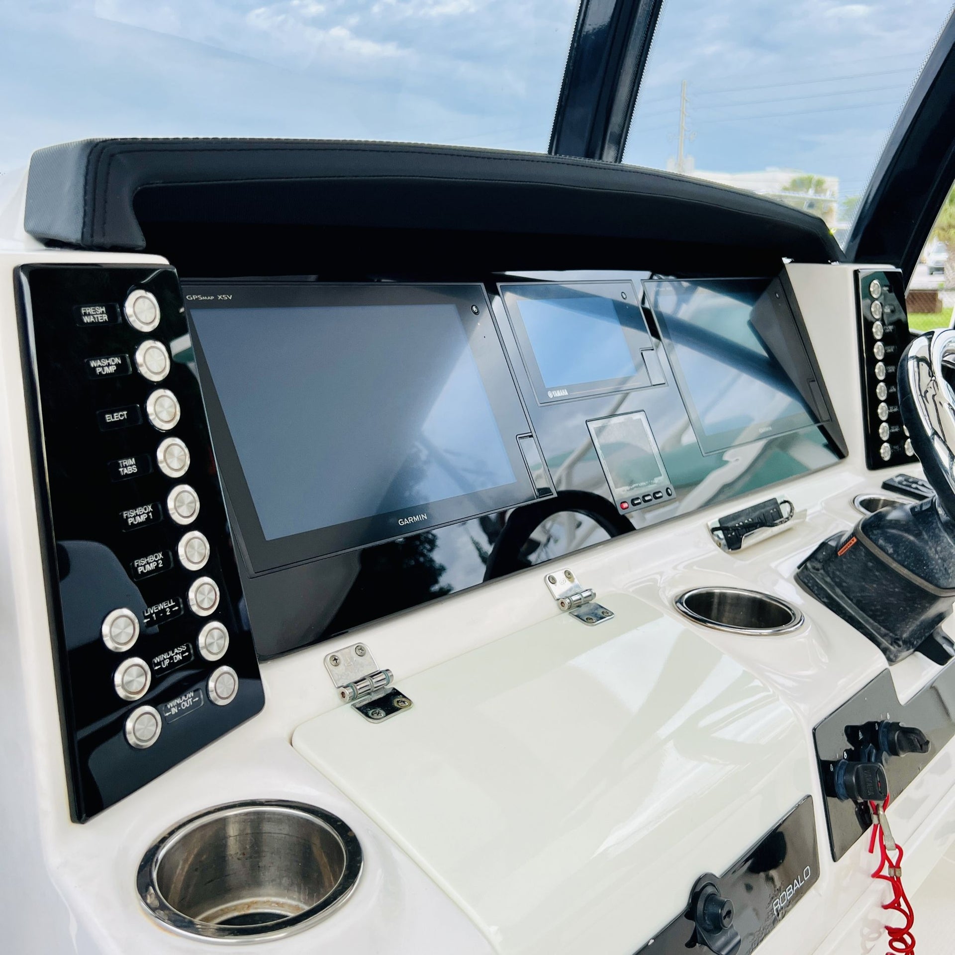 ROBALO R302 Dash & Switch Panels